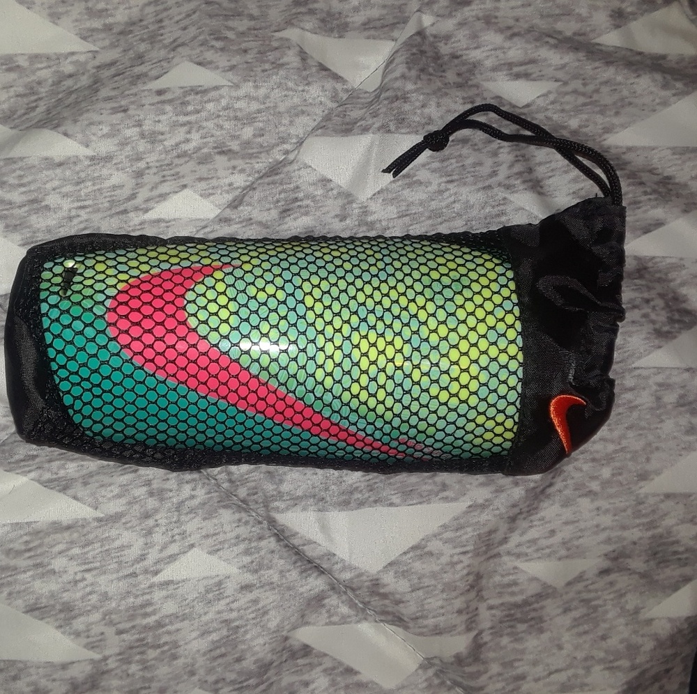 Nike shin gaurds